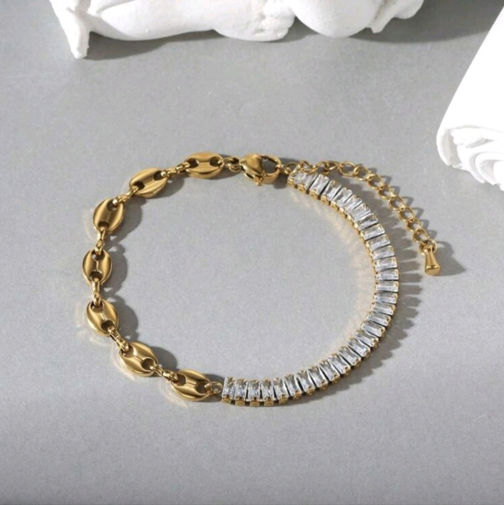 💛💛NEW💛💛 ELEGANT!! SS Half Rectangle CZ's and Half Gucci Link Bracelet